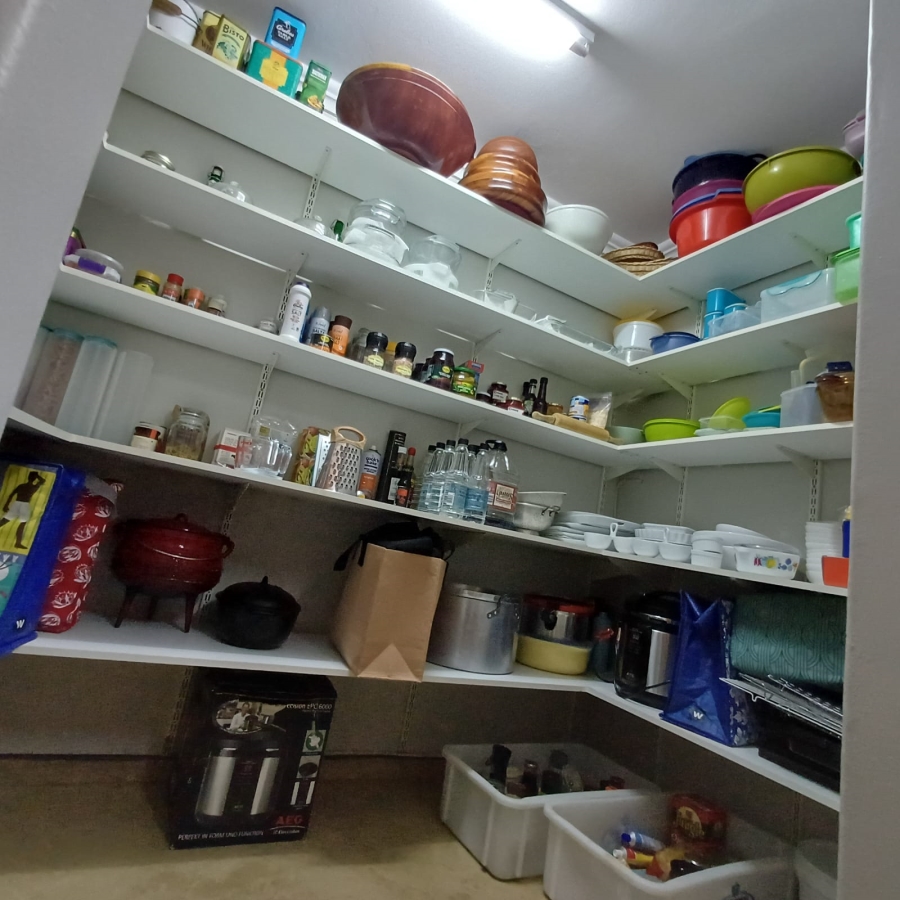 5 Bedroom Property for Sale in Sterkfontein A H Gauteng