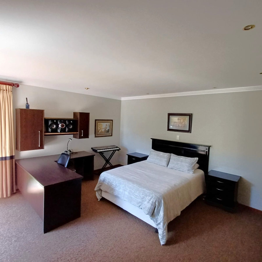 5 Bedroom Property for Sale in Sterkfontein A H Gauteng
