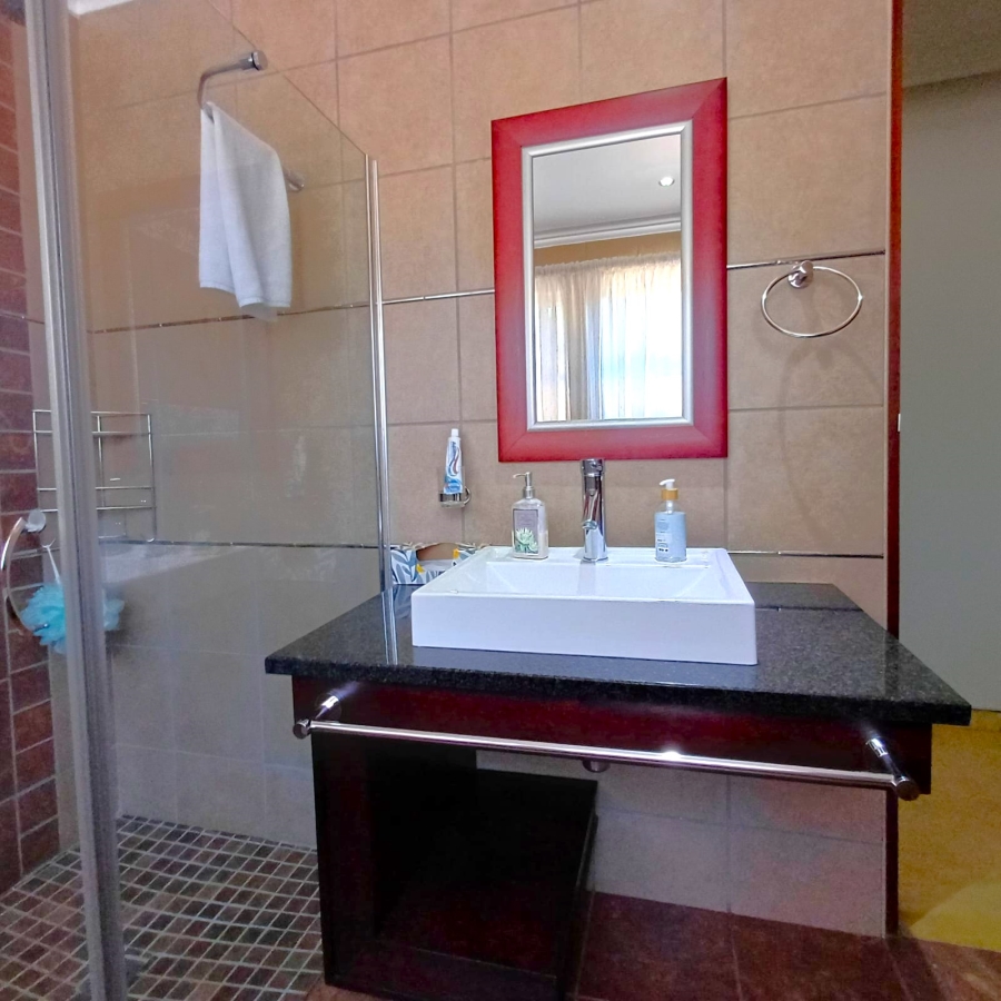 5 Bedroom Property for Sale in Sterkfontein A H Gauteng