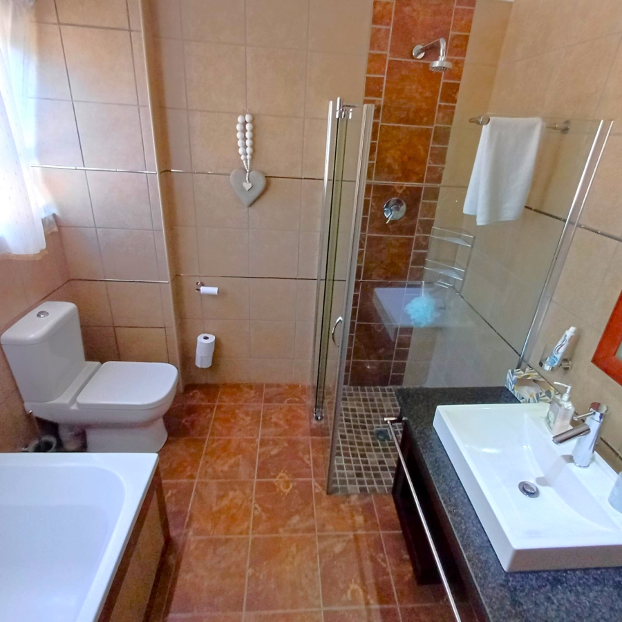 5 Bedroom Property for Sale in Sterkfontein A H Gauteng