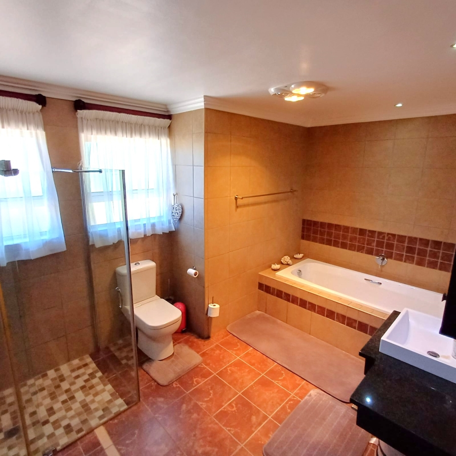 5 Bedroom Property for Sale in Sterkfontein A H Gauteng