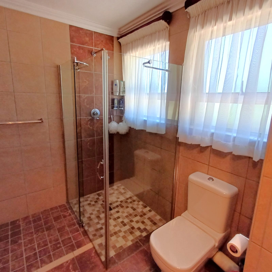 5 Bedroom Property for Sale in Sterkfontein A H Gauteng