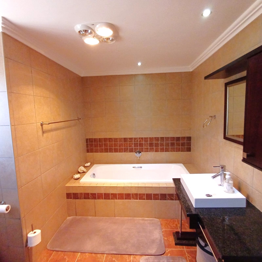 5 Bedroom Property for Sale in Sterkfontein A H Gauteng