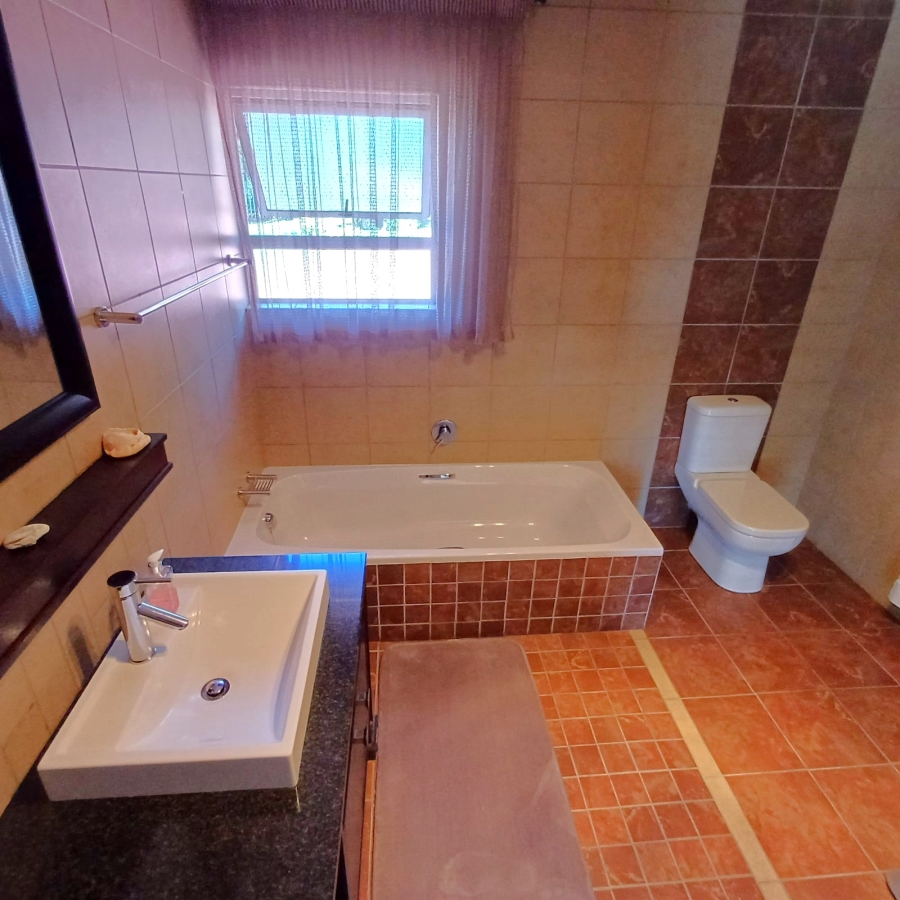 5 Bedroom Property for Sale in Sterkfontein A H Gauteng