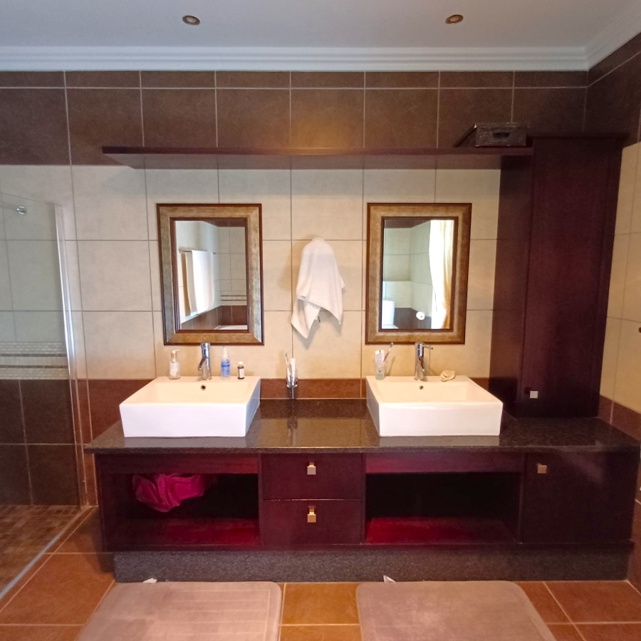 5 Bedroom Property for Sale in Sterkfontein A H Gauteng