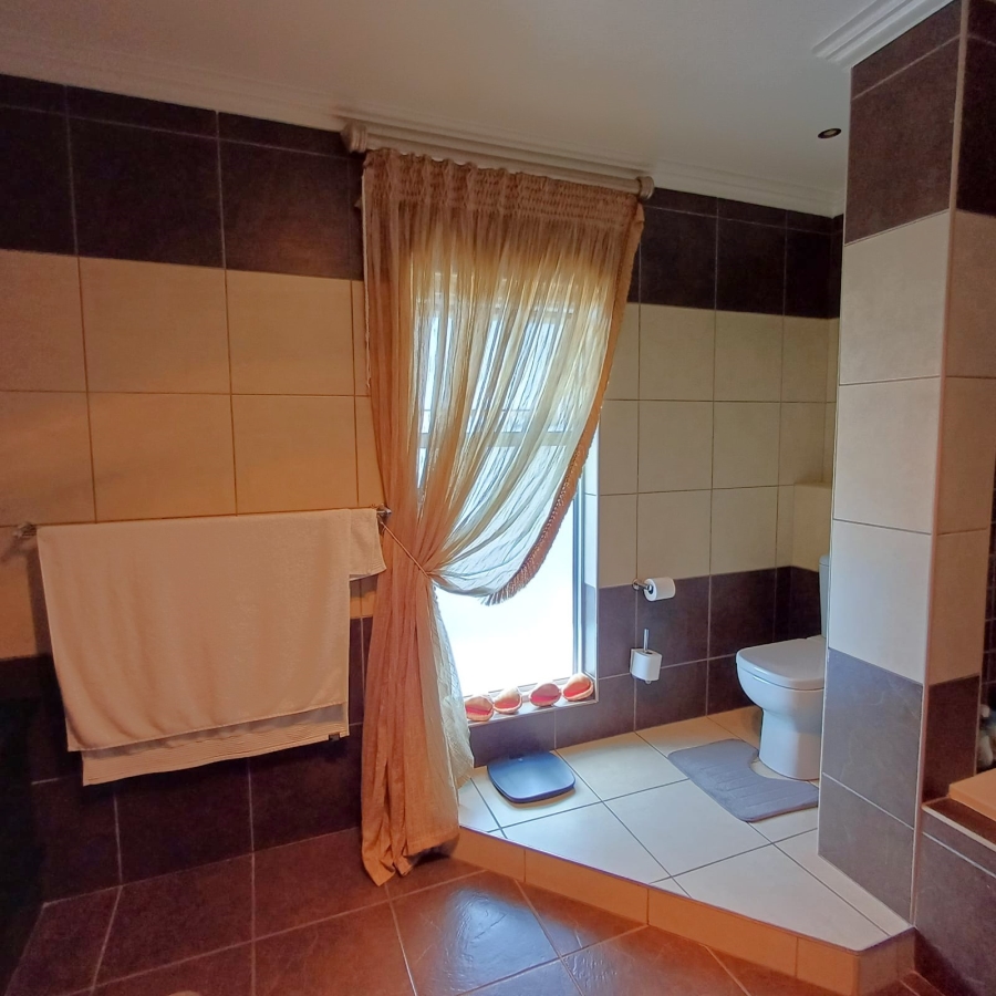 5 Bedroom Property for Sale in Sterkfontein A H Gauteng