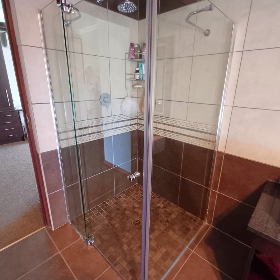 5 Bedroom Property for Sale in Sterkfontein A H Gauteng