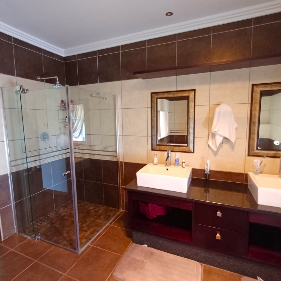 5 Bedroom Property for Sale in Sterkfontein A H Gauteng