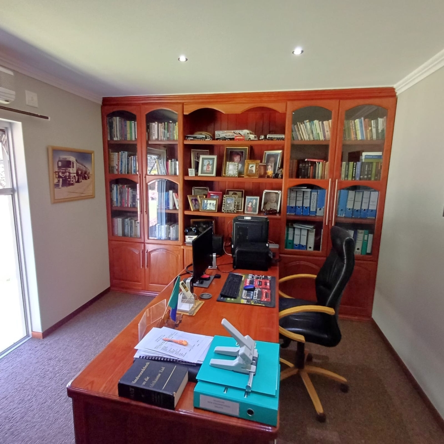 5 Bedroom Property for Sale in Sterkfontein A H Gauteng