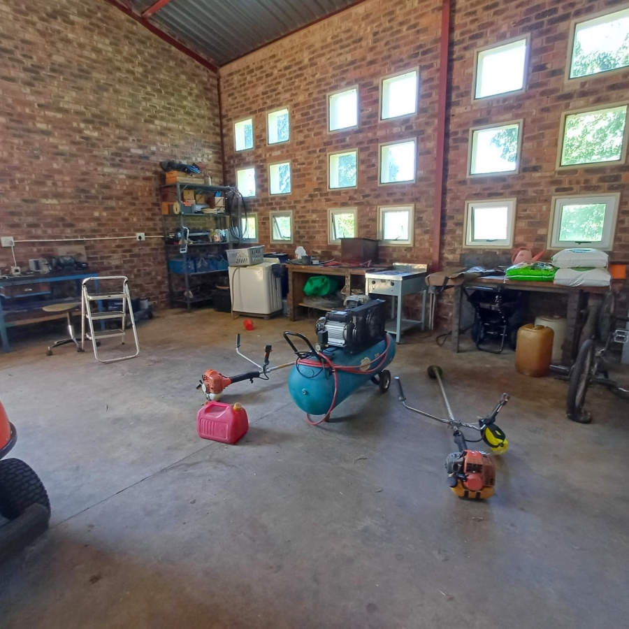 5 Bedroom Property for Sale in Sterkfontein A H Gauteng