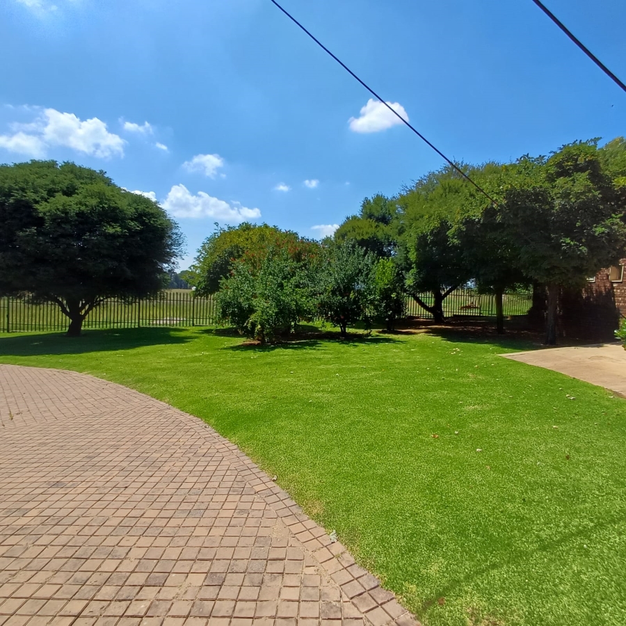 5 Bedroom Property for Sale in Sterkfontein A H Gauteng