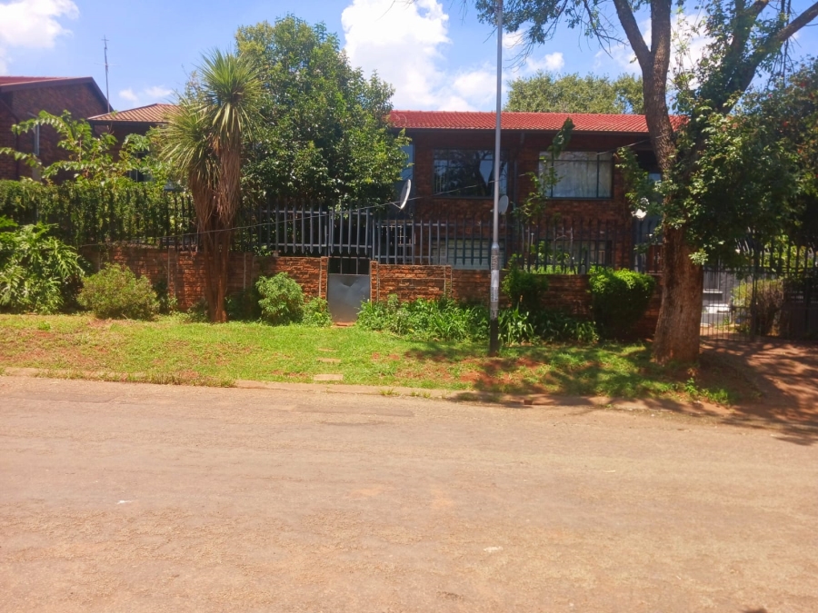 1 Bedroom Property for Sale in Windsor West Gauteng