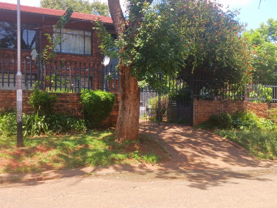 1 Bedroom Property for Sale in Windsor West Gauteng