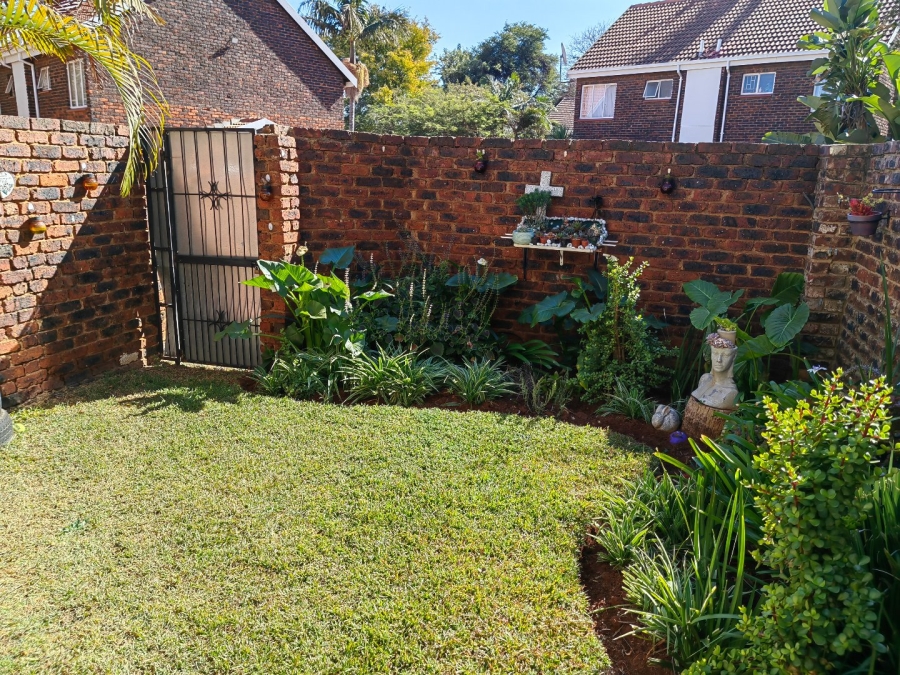 2 Bedroom Property for Sale in Garsfontein Gauteng