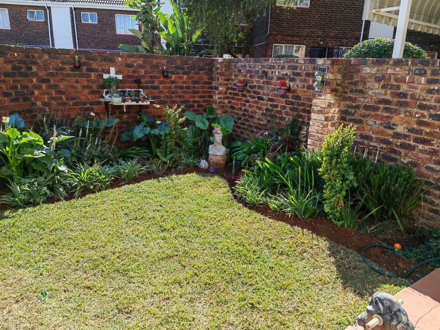 2 Bedroom Property for Sale in Garsfontein Gauteng