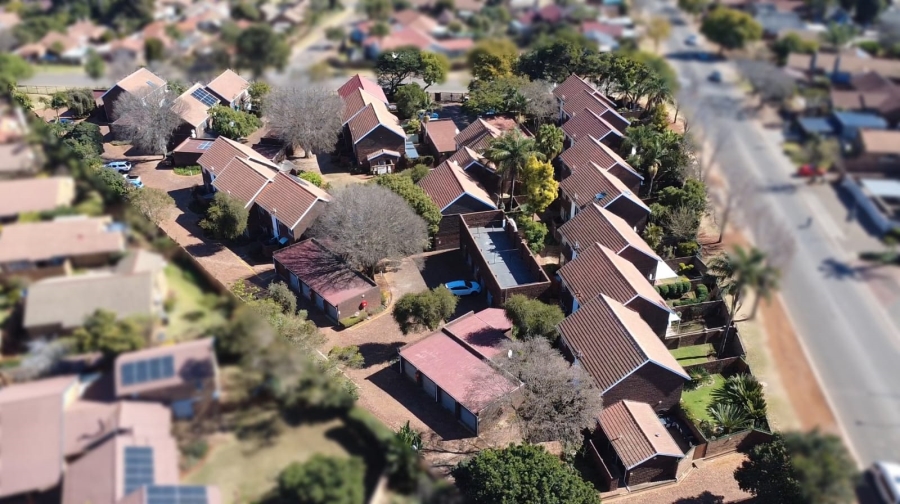 2 Bedroom Property for Sale in Garsfontein Gauteng