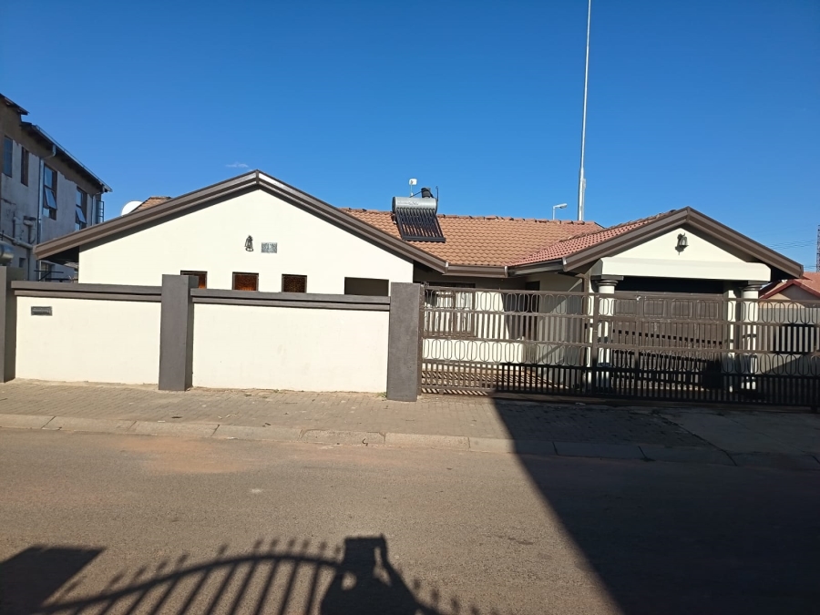 3 Bedroom Property for Sale in Ililiba Gauteng