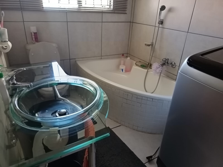 3 Bedroom Property for Sale in Ililiba Gauteng