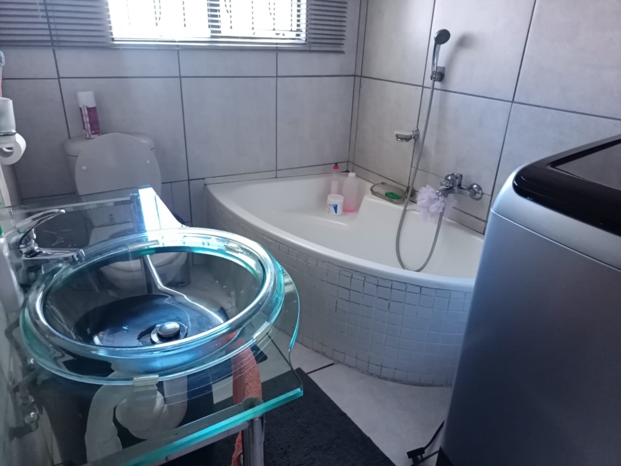 3 Bedroom Property for Sale in Ililiba Gauteng