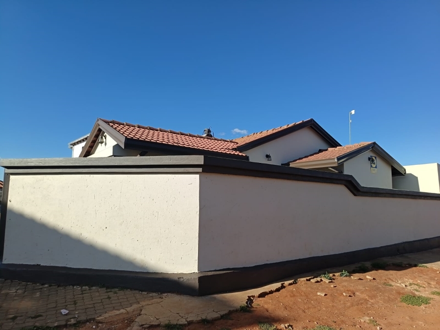 3 Bedroom Property for Sale in Ililiba Gauteng