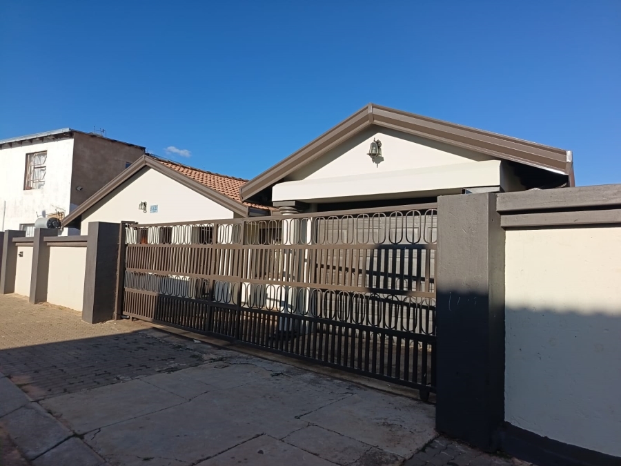 3 Bedroom Property for Sale in Ililiba Gauteng