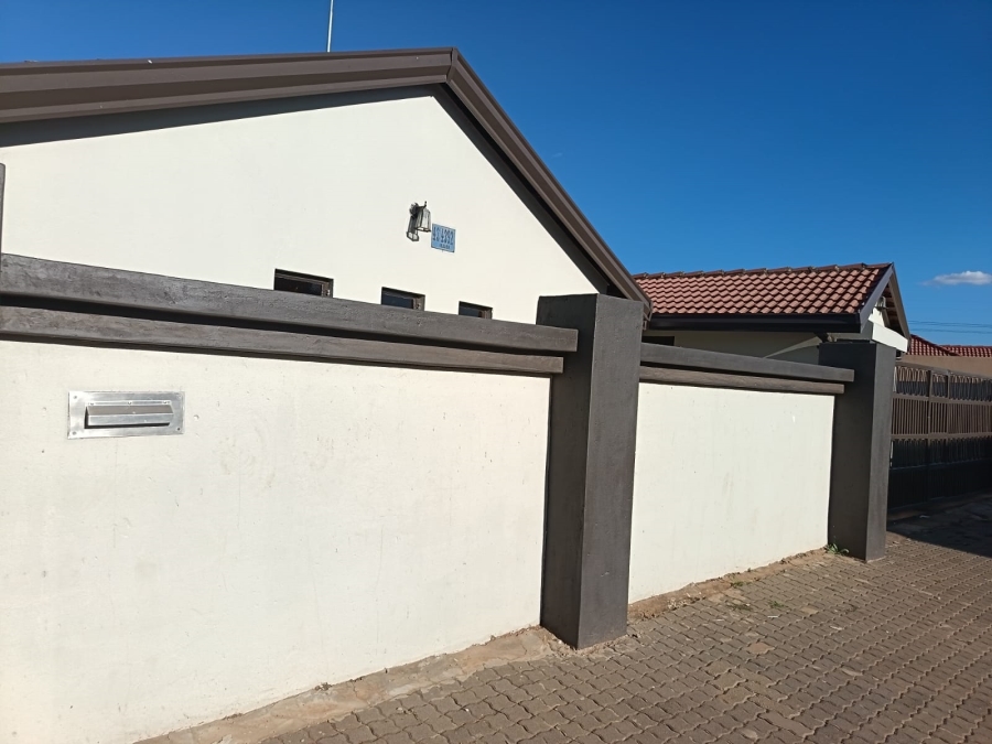 3 Bedroom Property for Sale in Ililiba Gauteng