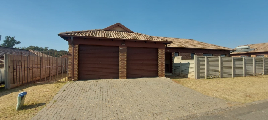 3 Bedroom Property for Sale in Clayville Gauteng