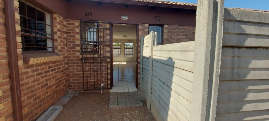 3 Bedroom Property for Sale in Clayville Gauteng