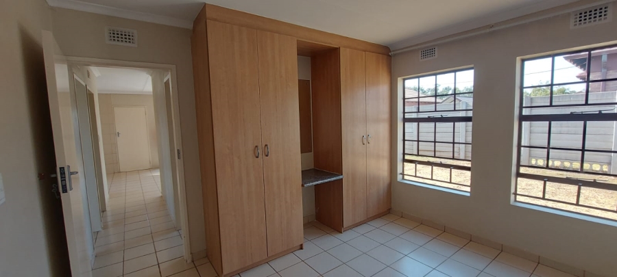 3 Bedroom Property for Sale in Clayville Gauteng