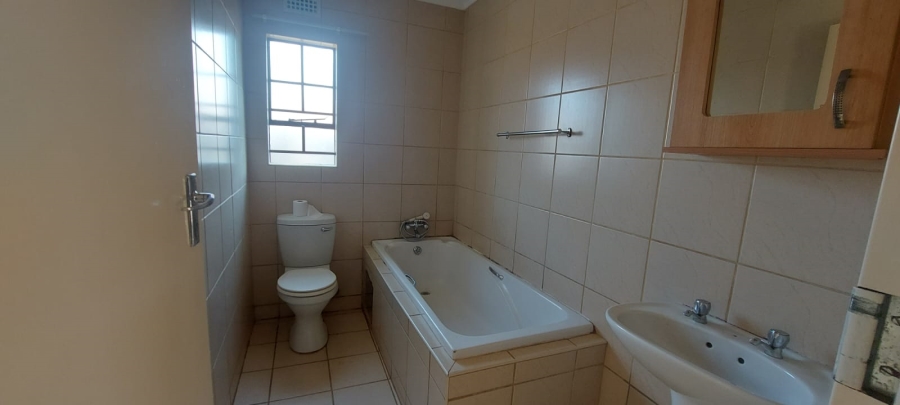 3 Bedroom Property for Sale in Clayville Gauteng