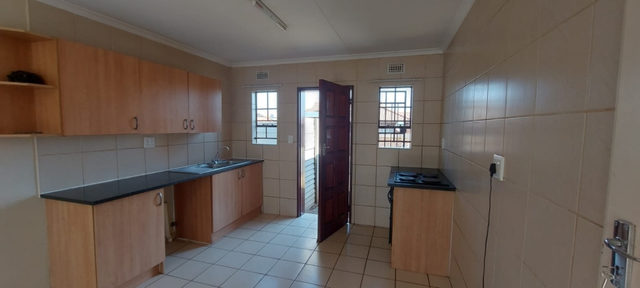 3 Bedroom Property for Sale in Clayville Gauteng
