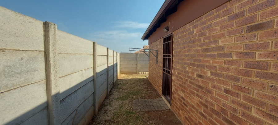 3 Bedroom Property for Sale in Clayville Gauteng