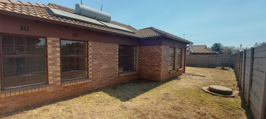 3 Bedroom Property for Sale in Clayville Gauteng