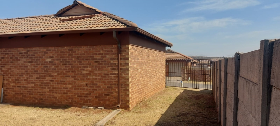 3 Bedroom Property for Sale in Clayville Gauteng