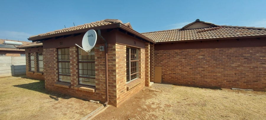 3 Bedroom Property for Sale in Clayville Gauteng