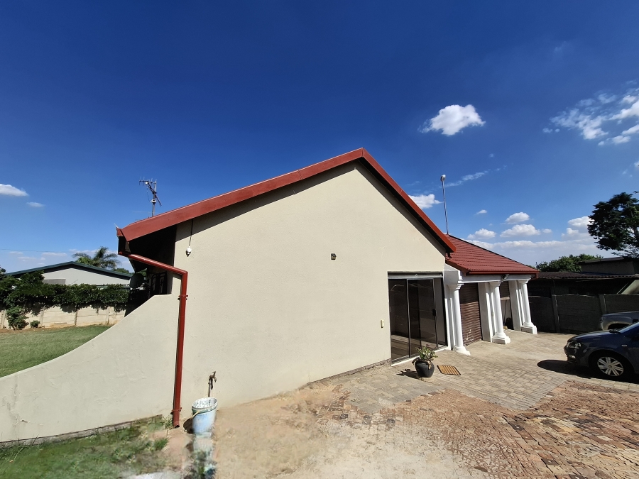 3 Bedroom Property for Sale in Lewisham Gauteng