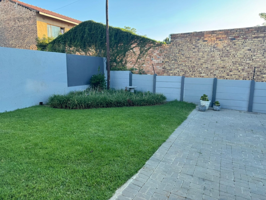 To Let 3 Bedroom Property for Rent in Edendale Gauteng