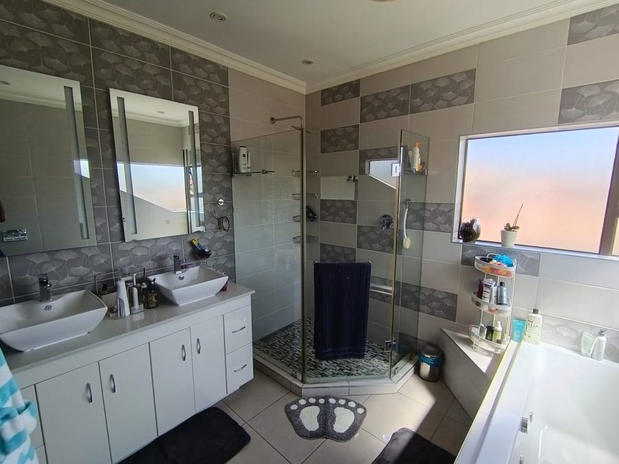 3 Bedroom Property for Sale in Bartlett Gauteng