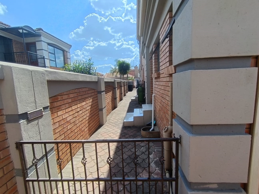 3 Bedroom Property for Sale in Bartlett Gauteng
