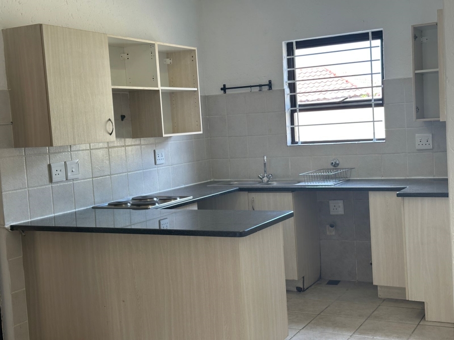 To Let 2 Bedroom Property for Rent in Franklin Roosevelt Park Gauteng
