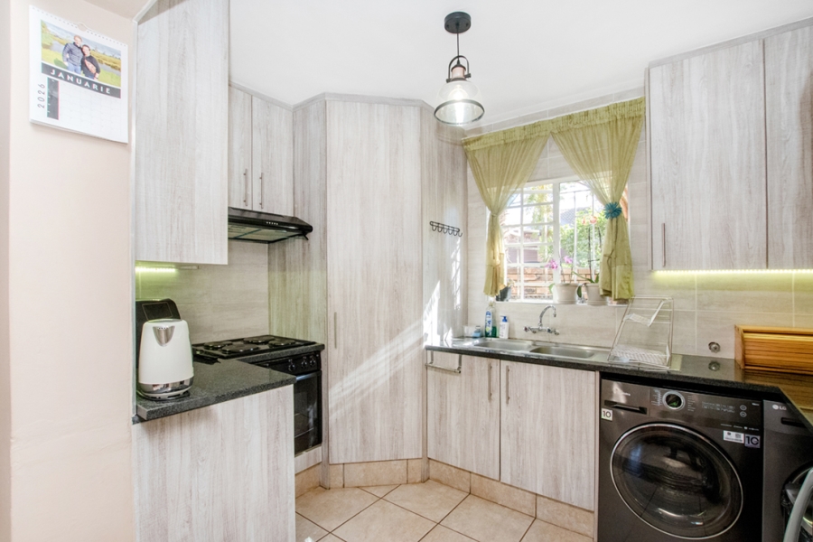 5 Bedroom Property for Sale in Little Falls Gauteng