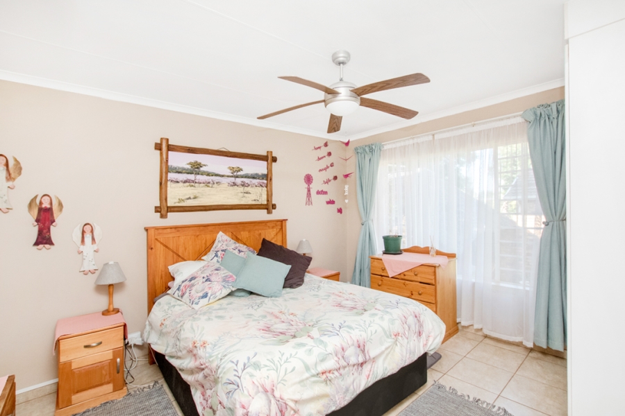 5 Bedroom Property for Sale in Little Falls Gauteng