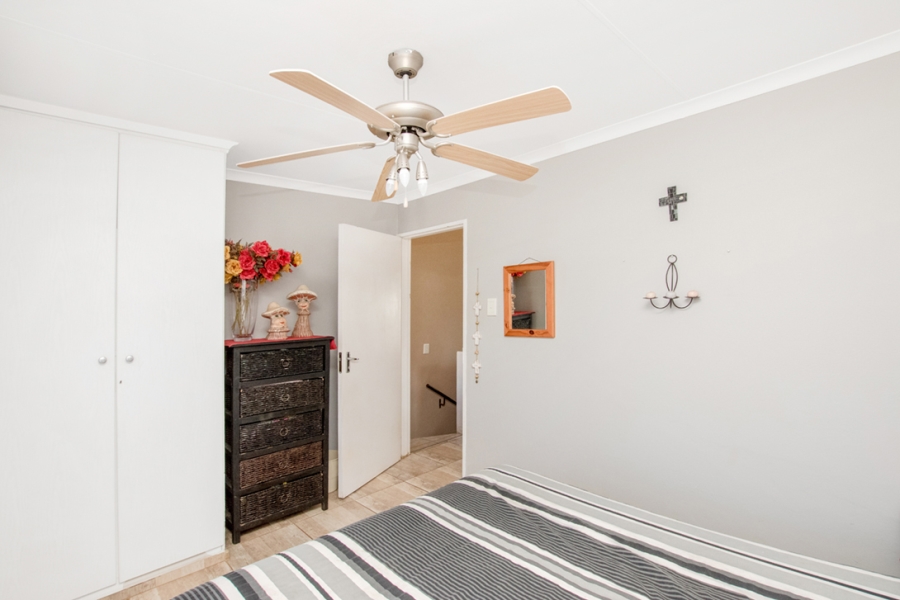 5 Bedroom Property for Sale in Little Falls Gauteng