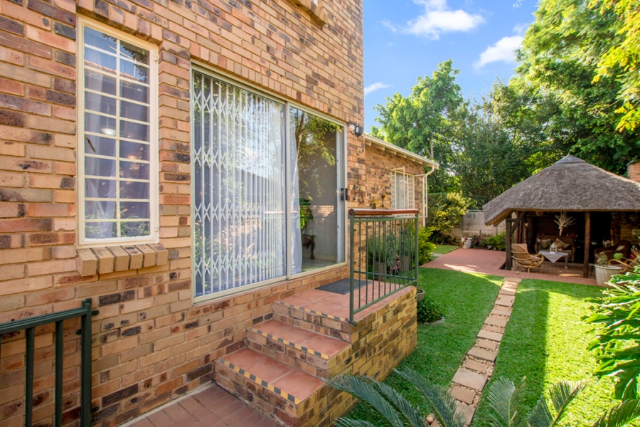 5 Bedroom Property for Sale in Little Falls Gauteng