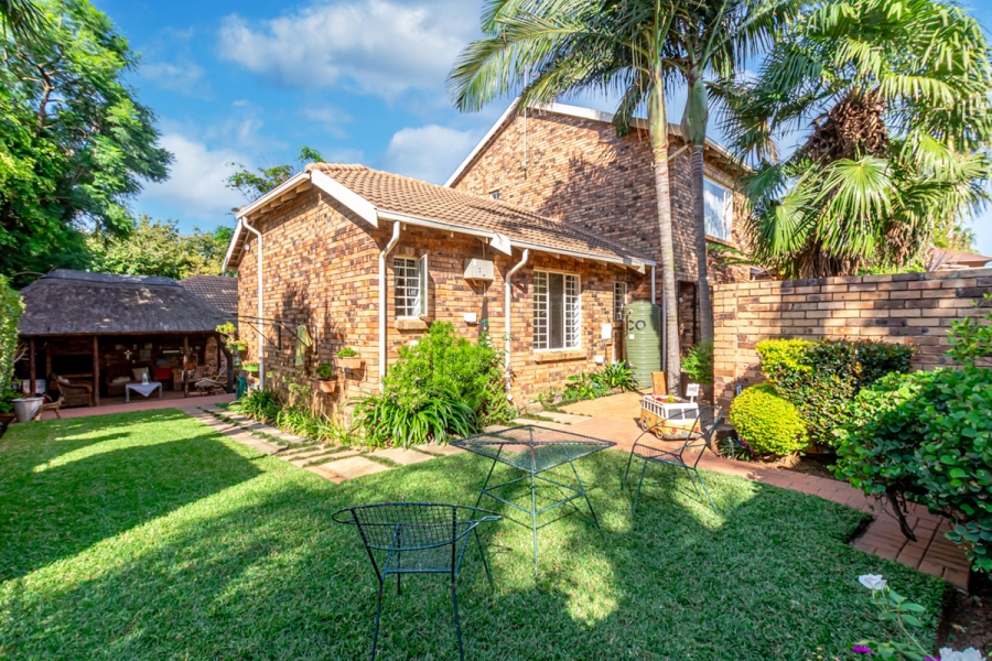 5 Bedroom Property for Sale in Little Falls Gauteng