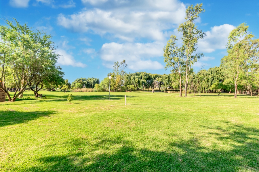 5 Bedroom Property for Sale in Little Falls Gauteng