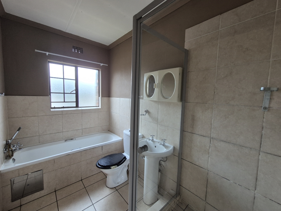 2 Bedroom Property for Sale in Sonneveld Gauteng