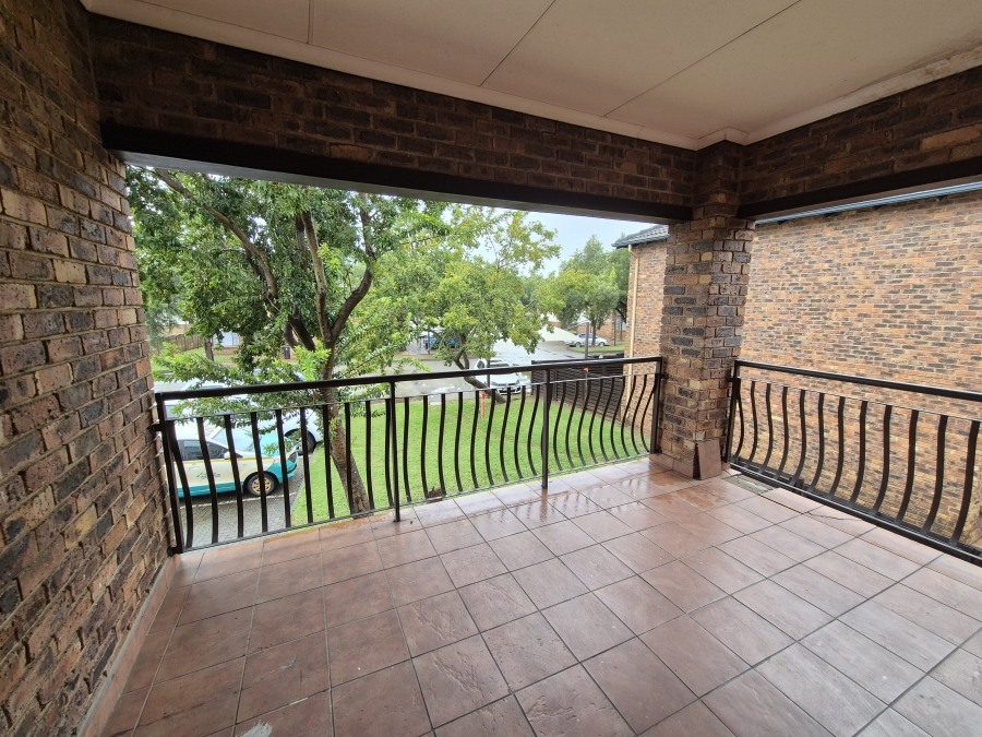 2 Bedroom Property for Sale in Sonneveld Gauteng