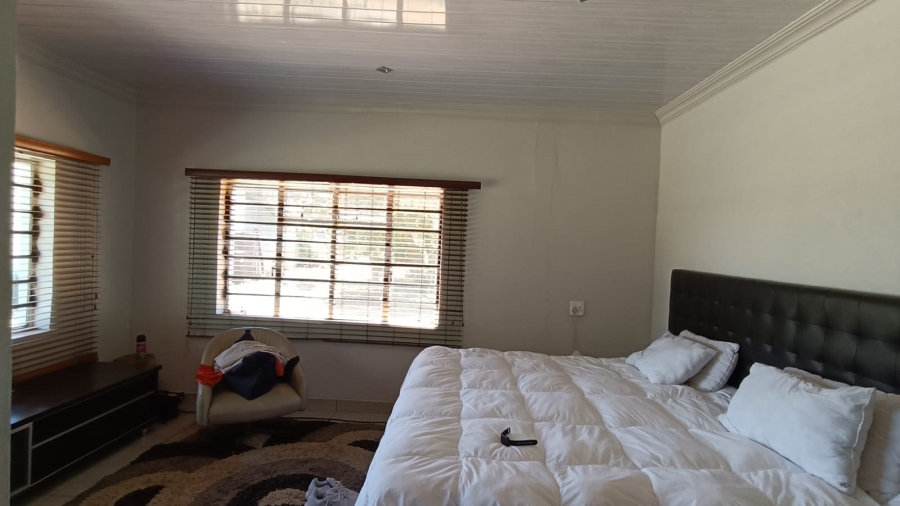 2 Bedroom Property for Sale in Vongeusopark Gauteng