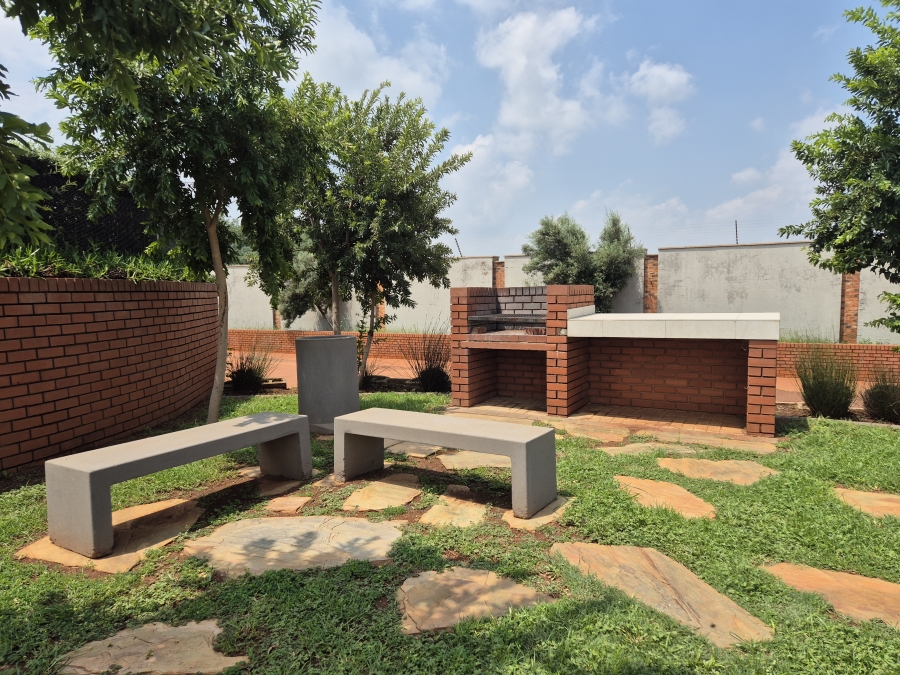 1 Bedroom Property for Sale in Glen Marais Gauteng